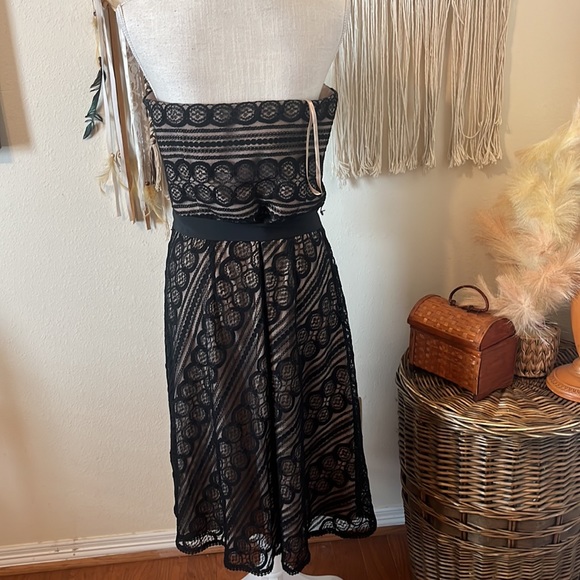Ann Taylor Loft Halter Dress/ Tan with Black Lace/ Strap Option/ Size 12 - Picture 7 of 10